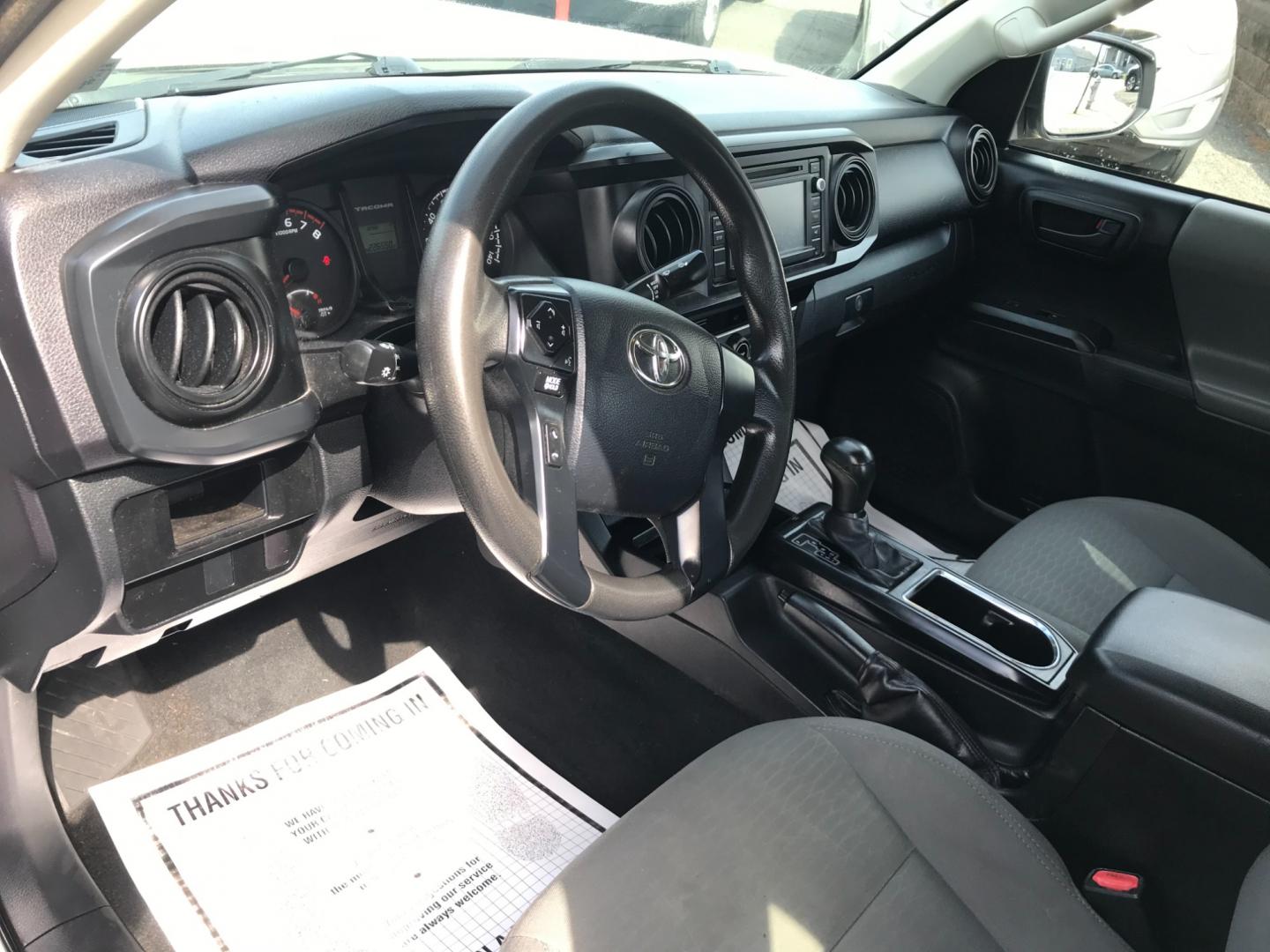 2016 White /Gray Toyota Tacoma SR5 (5TFRX5GN1GX) with an 2.7 V4 engine, Automatic transmission, located at 577 Chester Pike, Prospect Park, PA, 19076, (610) 237-1015, 39.886154, -75.302338 - Photo#12